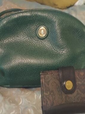 LIZ CLAIBORNE 1994/1991 Crest Logo Vintage Leather Dumpling Crossbody 2 Pc Set